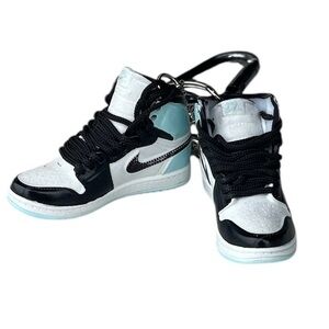 Jordan one UNC patent retro keychain